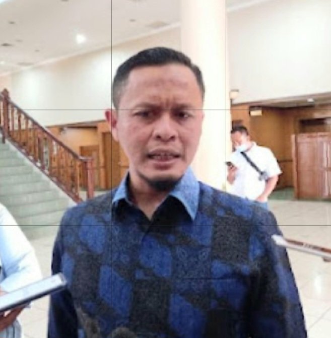 Dua Anggota Dewan Diberhentikan